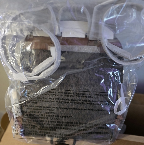 Michael Kors Dallas Medium Logo Backpack Brown NEW - Picture 5 of 5